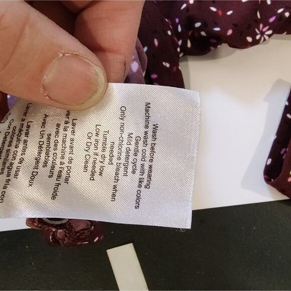 Motherhood Maternity 3/4 Sleeve Floral Faux Wrap Top in Burgundy Size Small - Picture 4 of 6